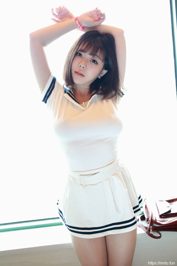 巨乳美女刘飞儿白色制服性感美女图