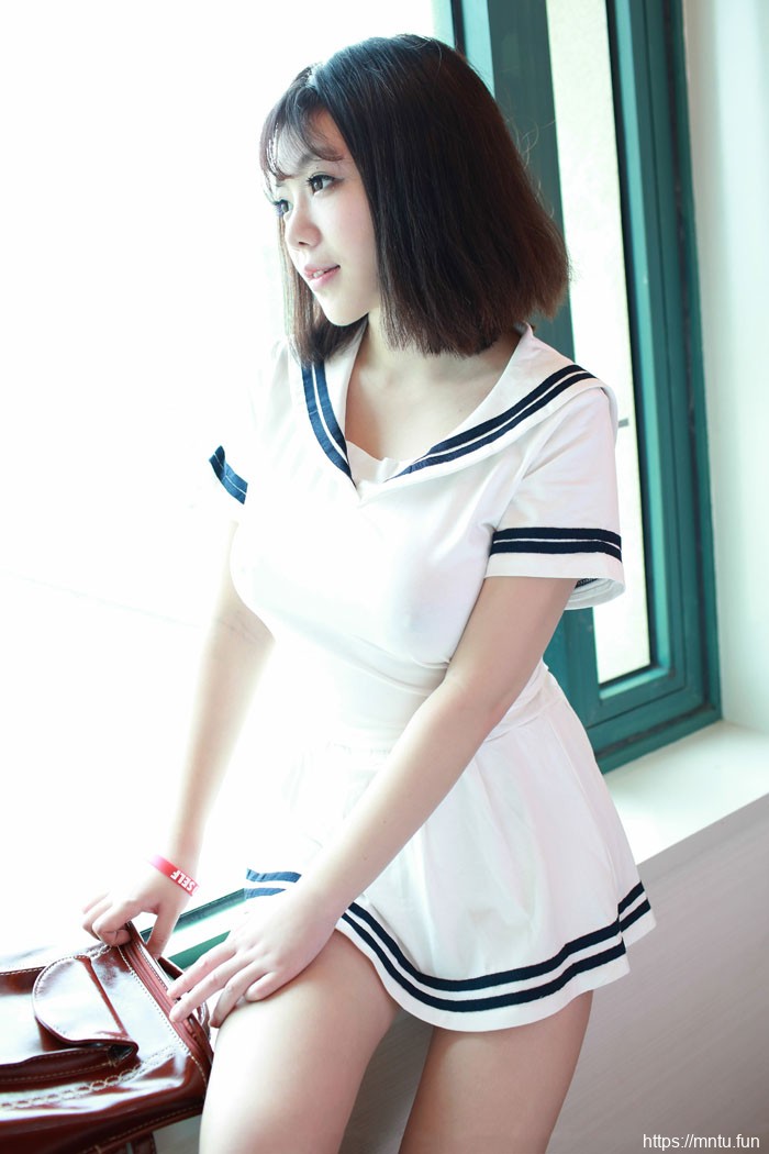 巨乳美女刘飞儿白色制服性感美女图