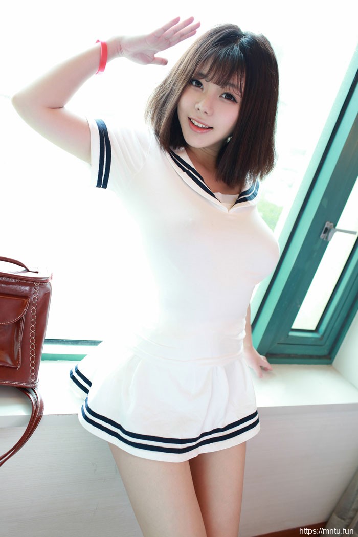 巨乳美女刘飞儿白色制服性感美女图