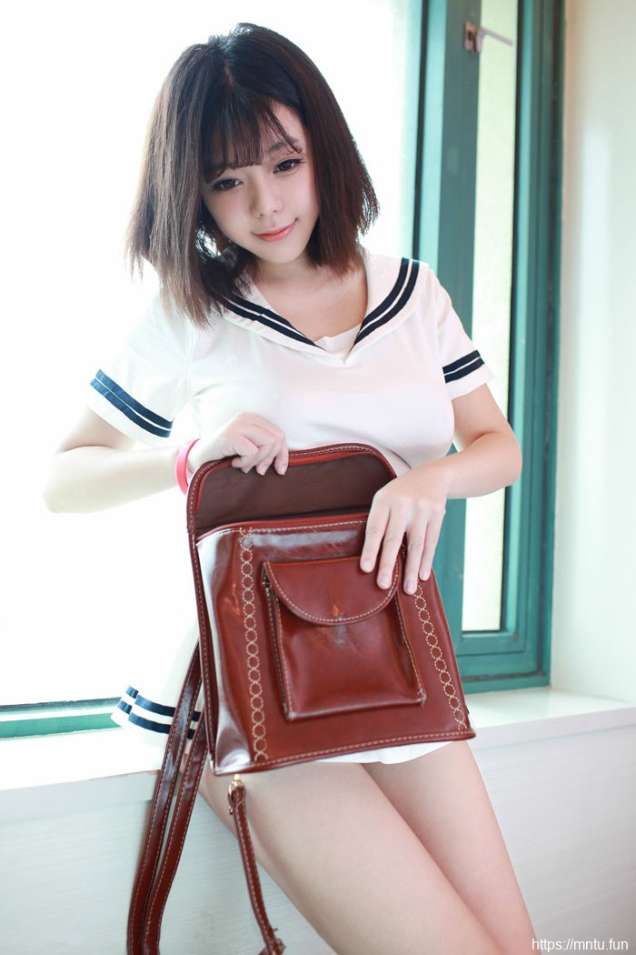 巨乳美女刘飞儿白色制服性感美女图