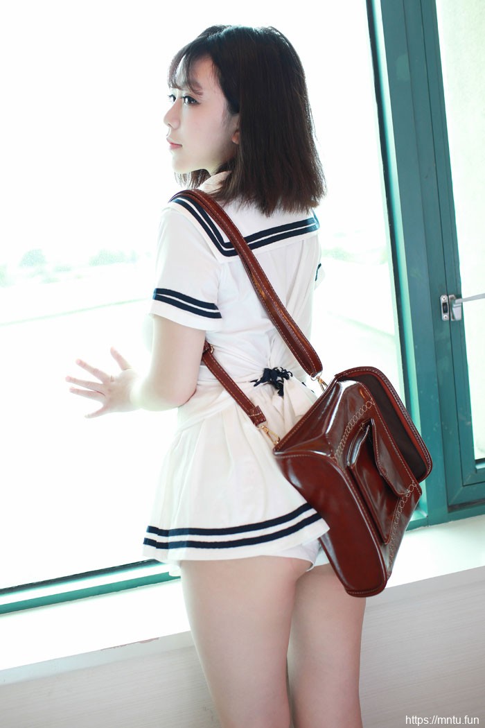 巨乳美女刘飞儿白色制服性感美女图