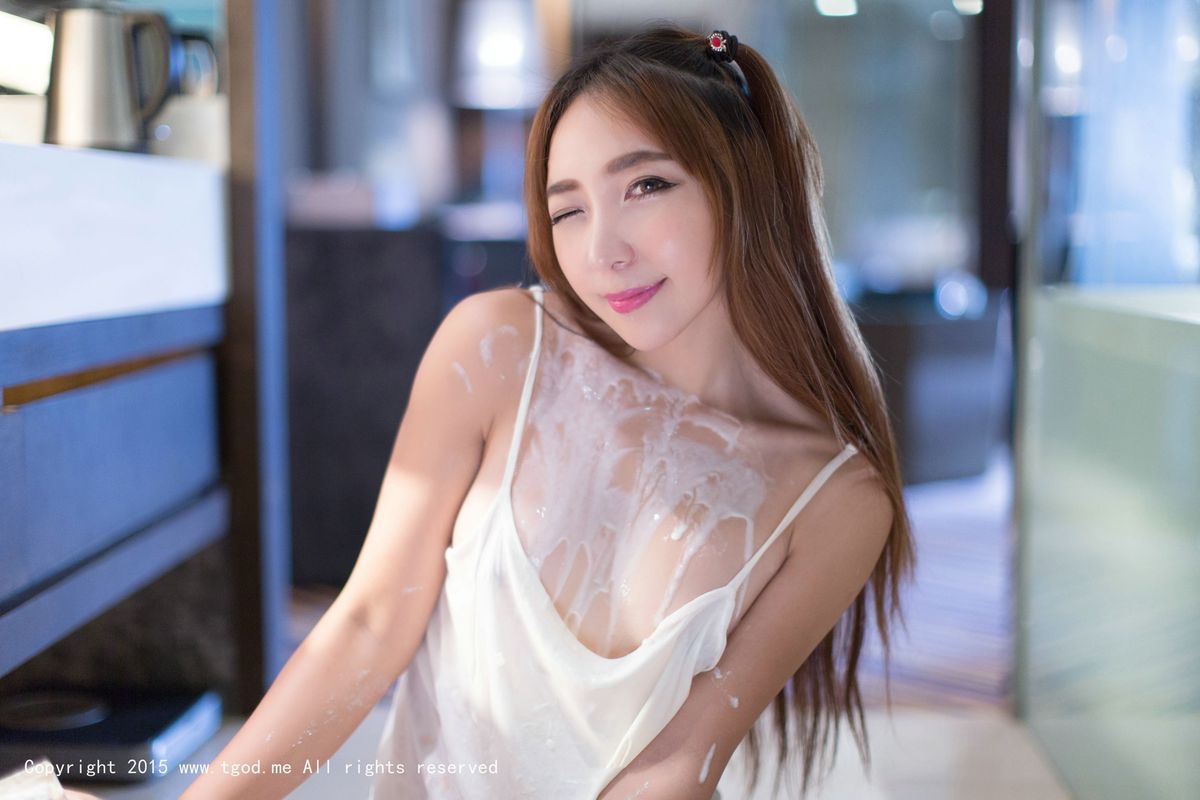 [TGOD推女神] 美女模特黄歆苑chobits性感夏日黑丝浴室系列写真