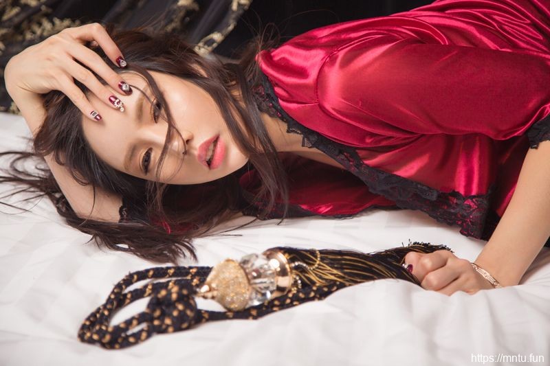 翘臀少妇情趣内衣秀