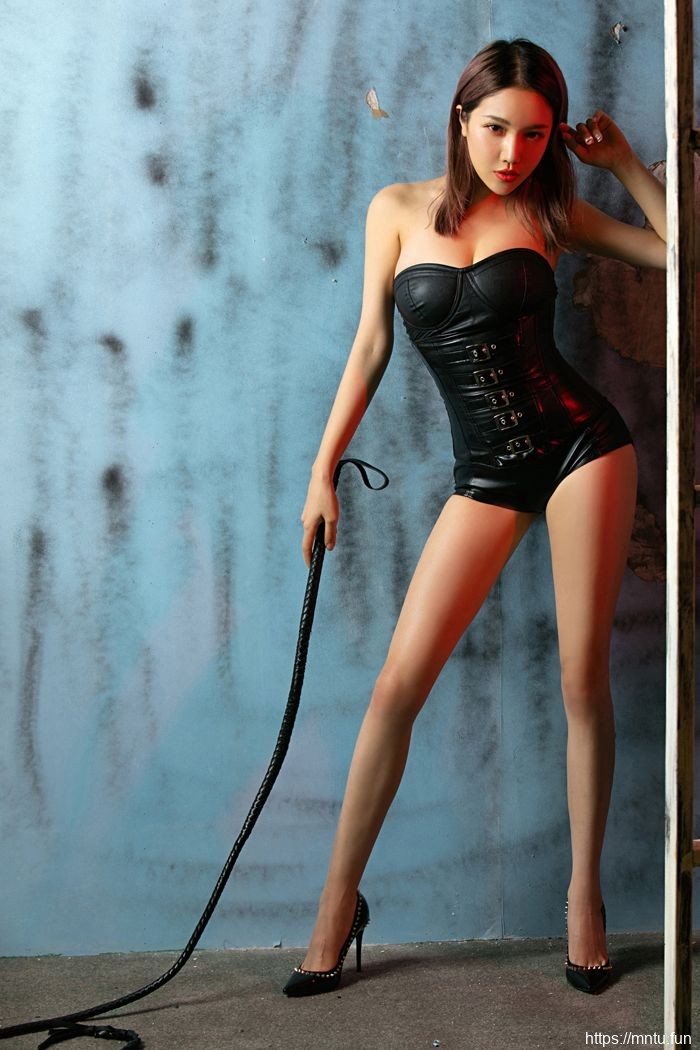 性感宝贝妮小妖翘臀美胸