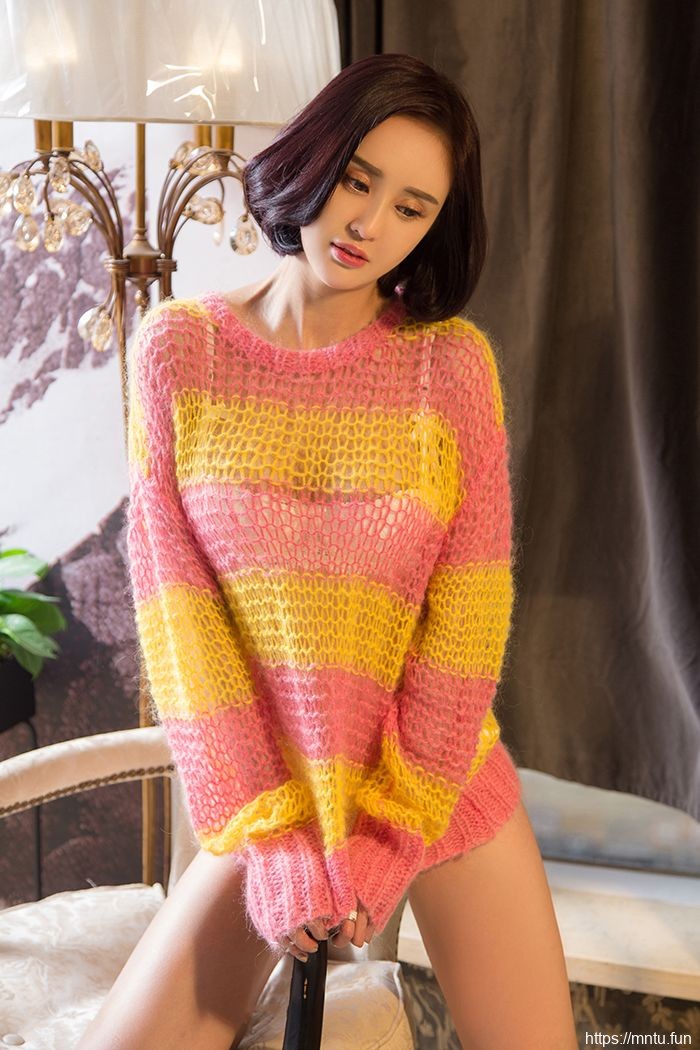 美臀美女沐伊睡衣半敞酥胸半露