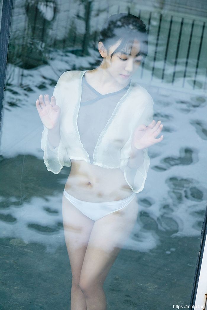 乳神张雪馨性感美女写真