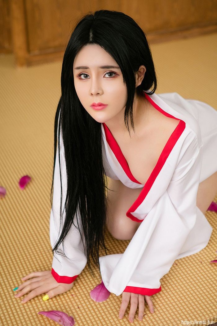 性感女神肤白貌美屁股圆