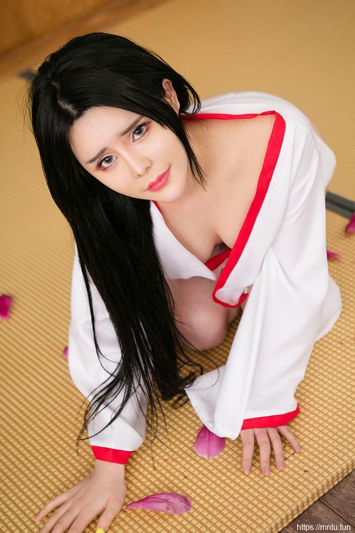 性感女神肤白貌美屁股圆