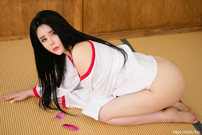 性感女神肤白貌美屁股圆