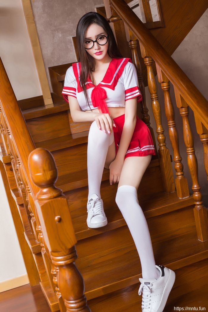 极品美女麦苹果前突后翘鲍肥