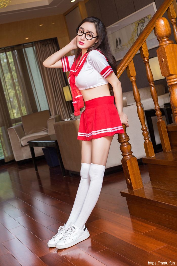 极品美女麦苹果前突后翘鲍肥