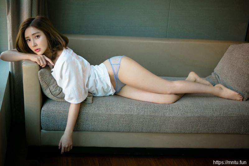 翘臀女神欣蕾身材苗条惹人爱