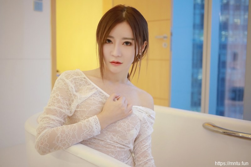 性感翘臀美女佟蔓写真图片