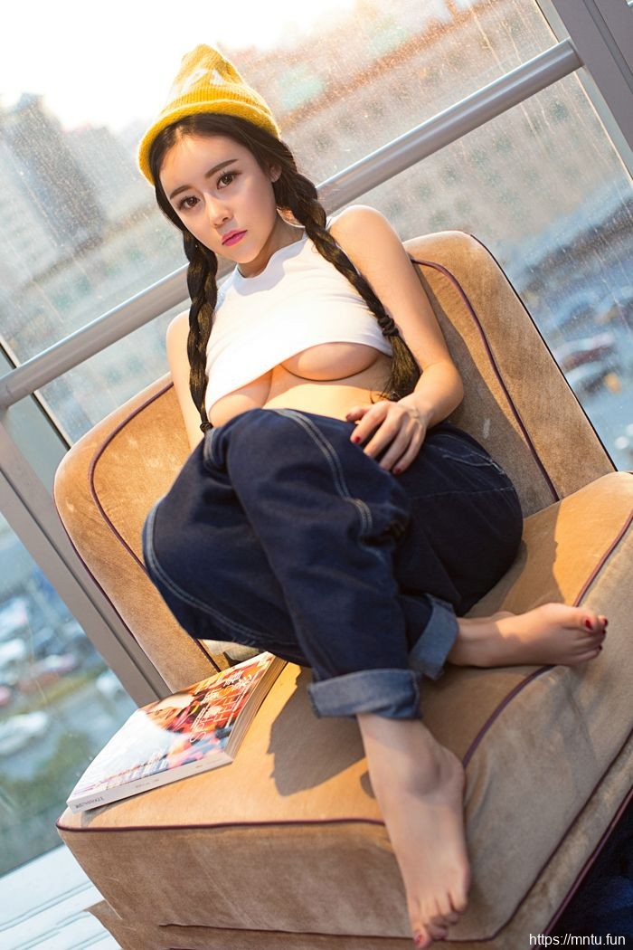 性感翘臀美女梦瑶