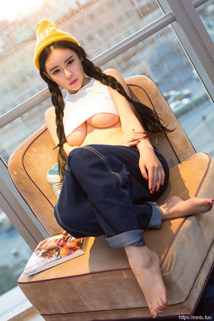 性感翘臀美女梦瑶