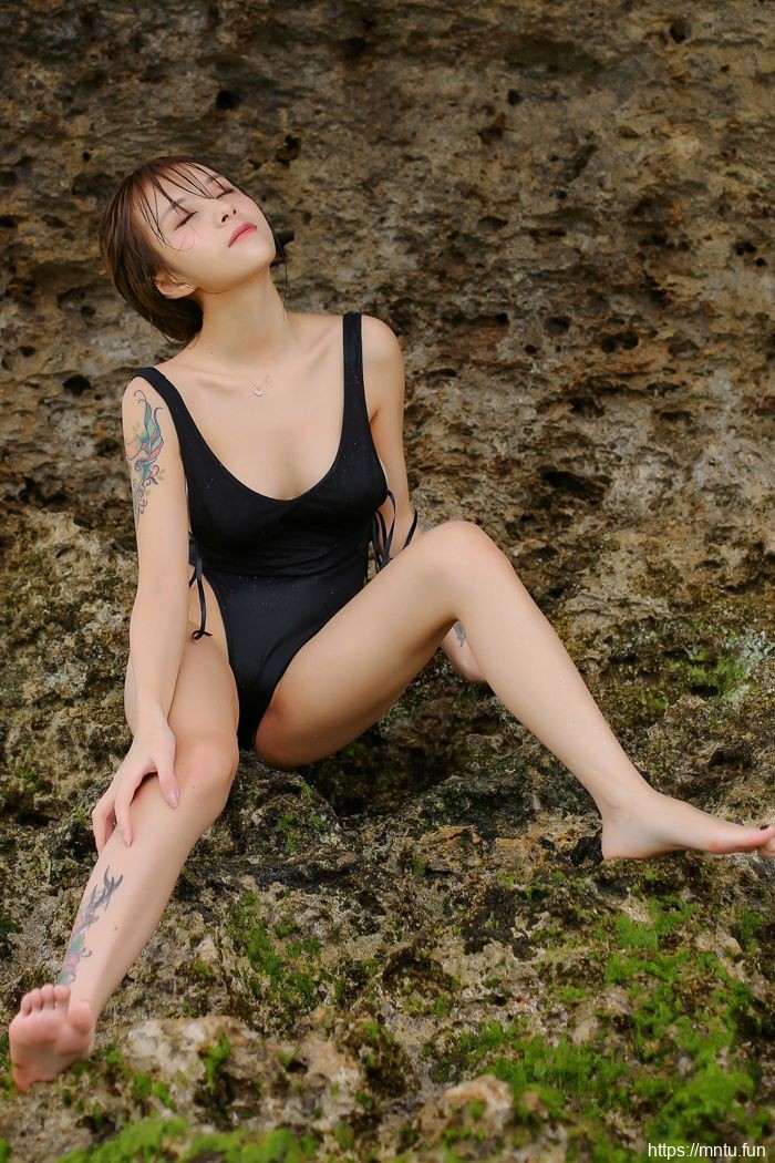 嫩模夏美泳装美女图性感套片