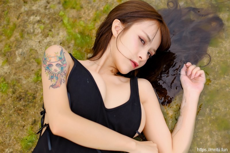 嫩模夏美泳装美女图性感套片