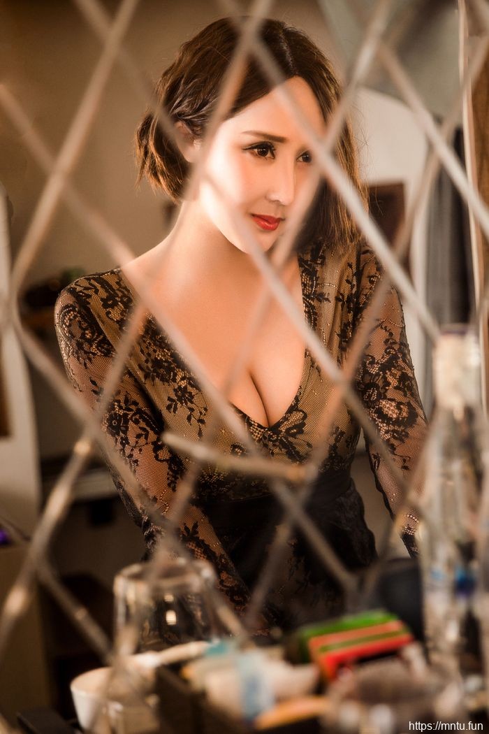 超性感翘臀美女娜依灵儿写真图片