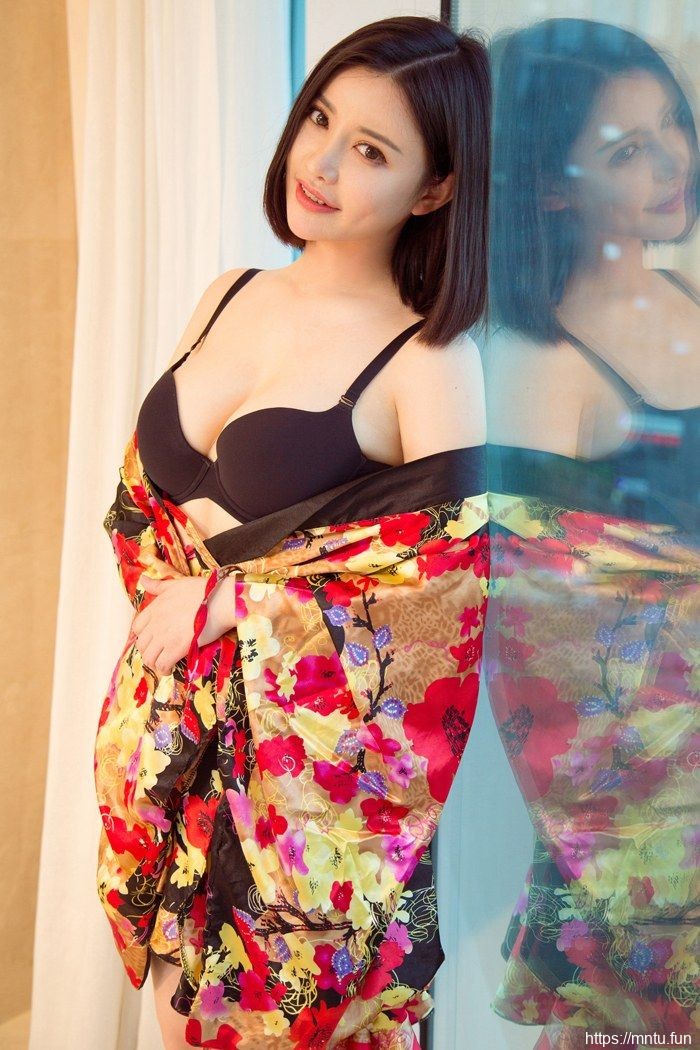 性感翘臀美女私房写真