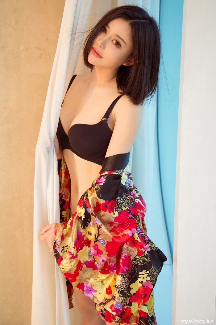 性感翘臀美女私房写真