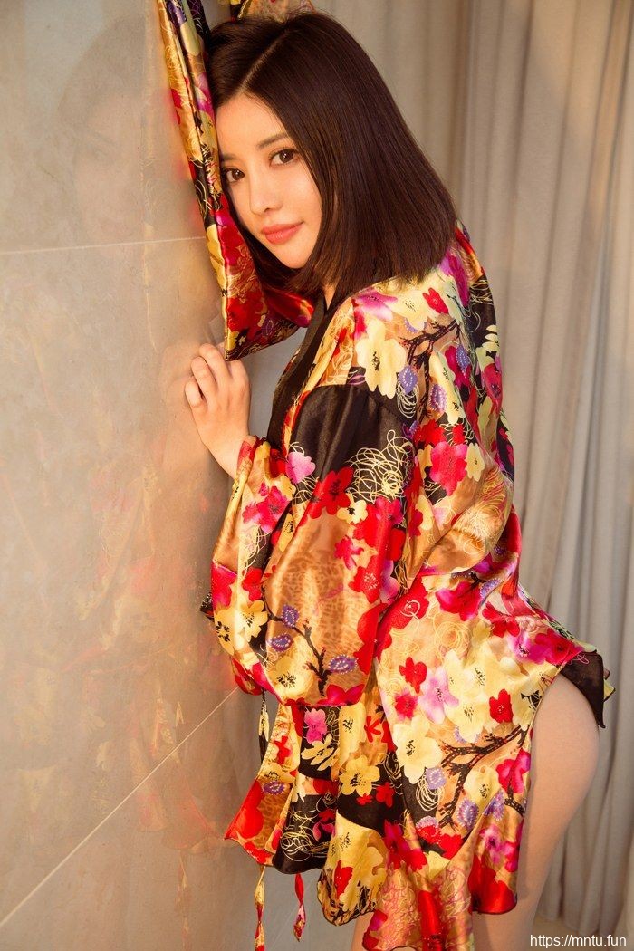 性感翘臀美女私房写真