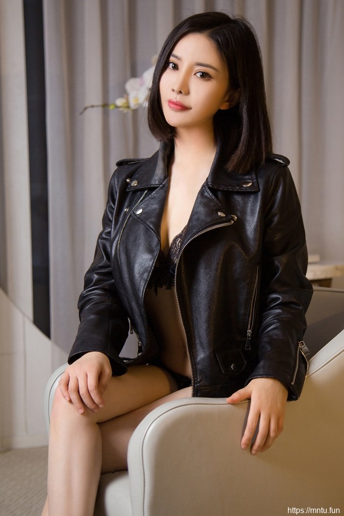 性感翘臀美女私房写真