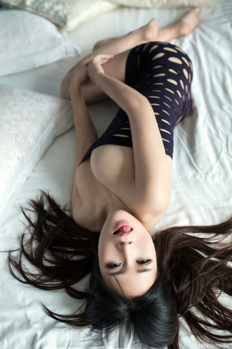 推女郎绝色美女张优性感私房照