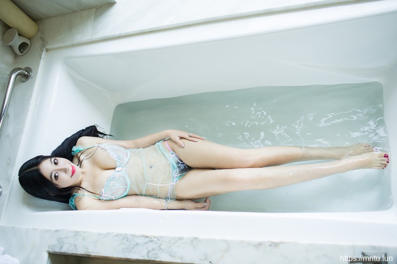 性感美女田蕊娜私照图片