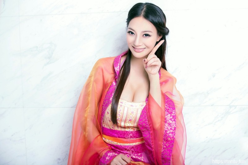 一路向西女主角王李丹尼性感写真图片