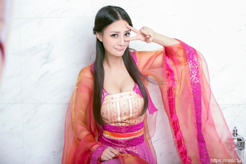 一路向西女主角王李丹尼性感写真图片