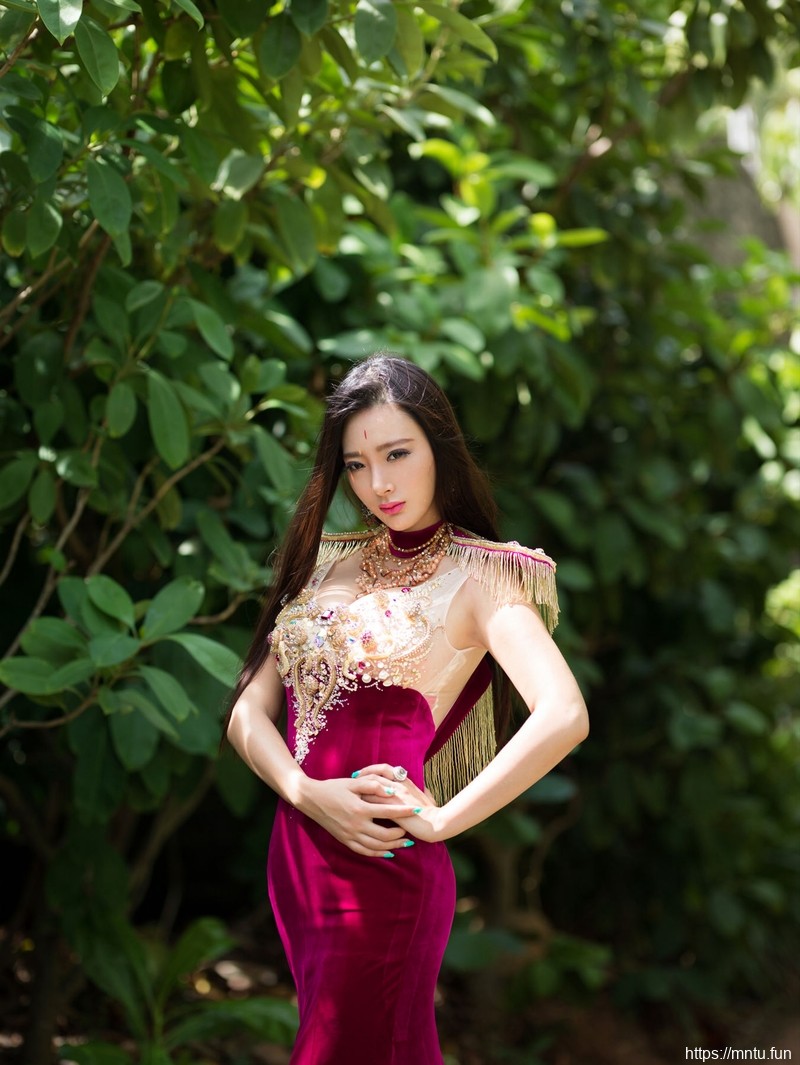 一路向西女主角王李丹尼性感写真图片