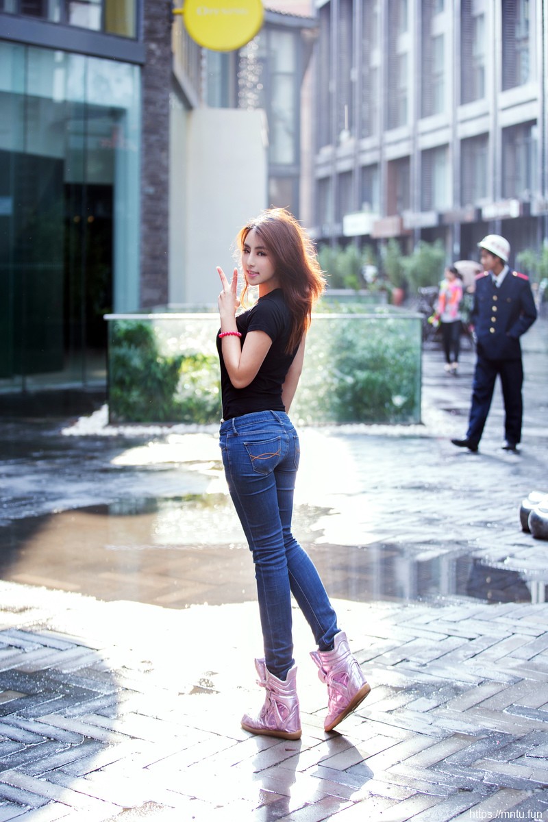 推女郎17期大波美女子睿性感私房照