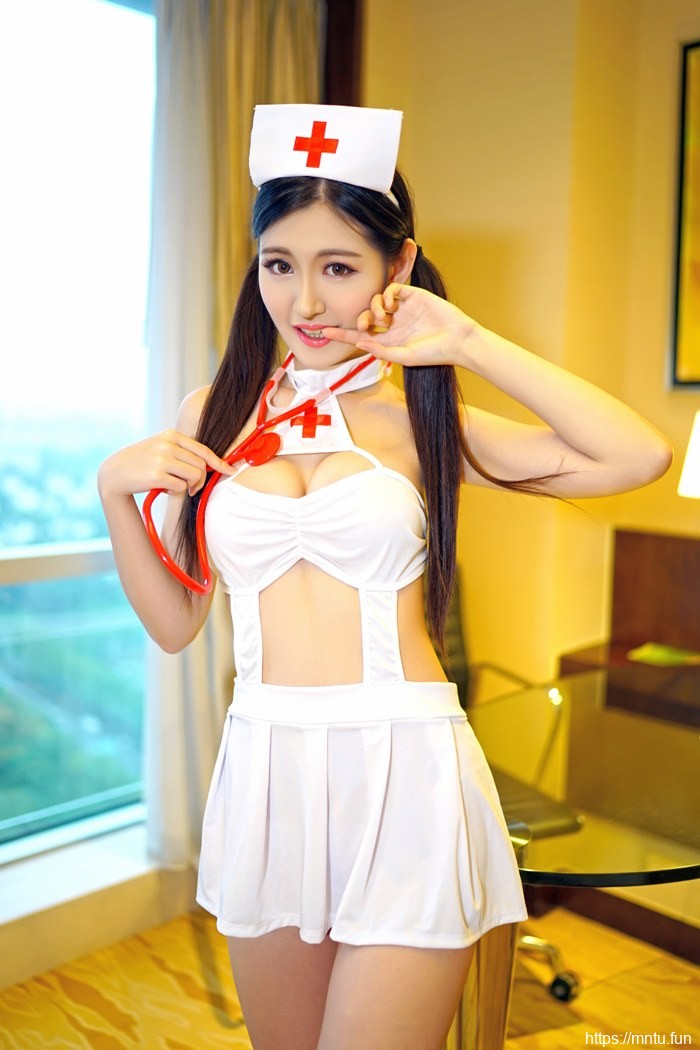 美女护士沈梦瑶制服写真胸部很挺