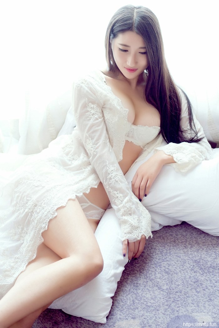 美女苏韵锦浴室性感迷人照片