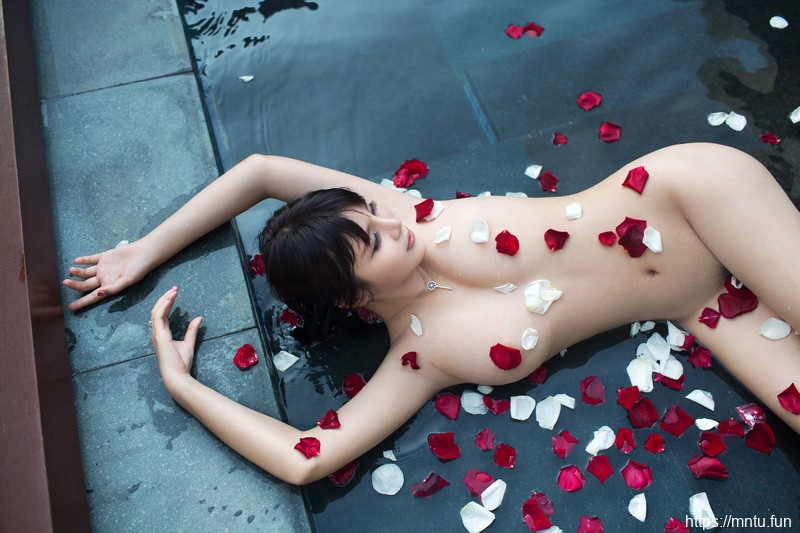 推女郎63期王依萌全裸写真