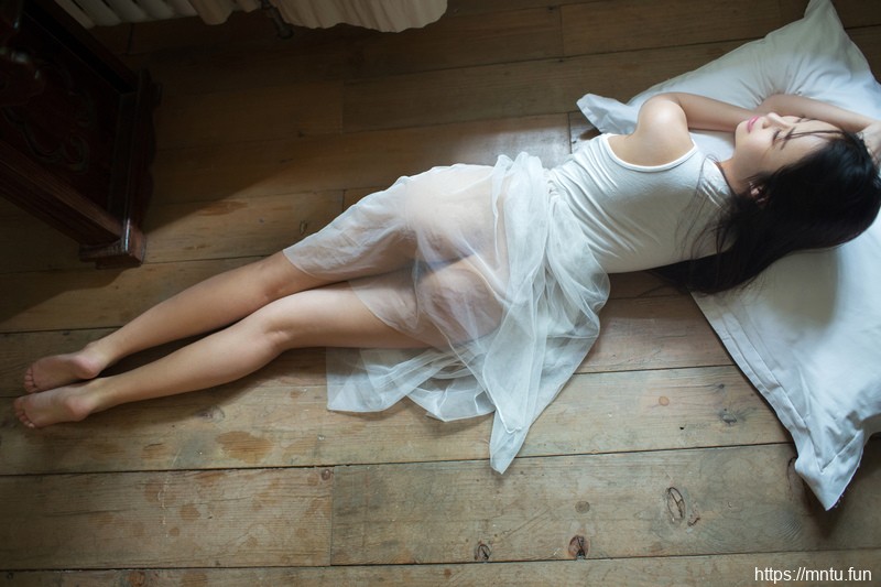 推女郎62期雯雯前突后翘身材好