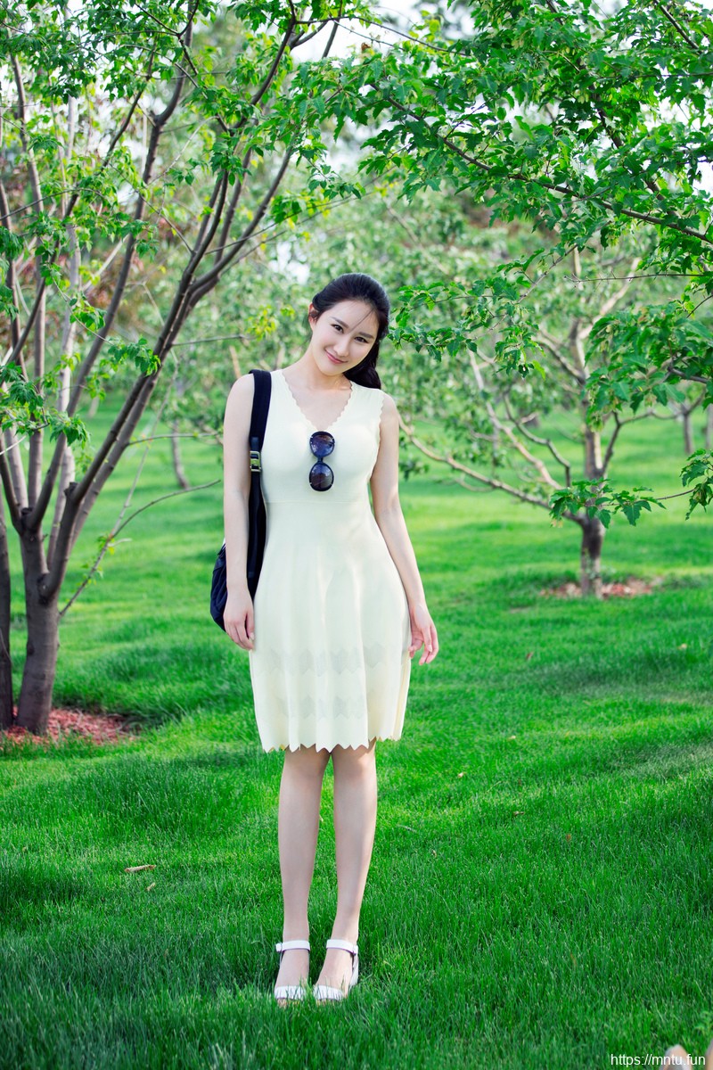 推女郎56期谭冰性感写真美胸图片