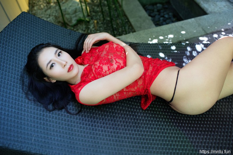 推女郎47期展璐高清美女图片