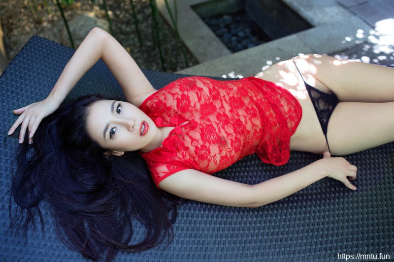 推女郎47期展璐高清美女图片