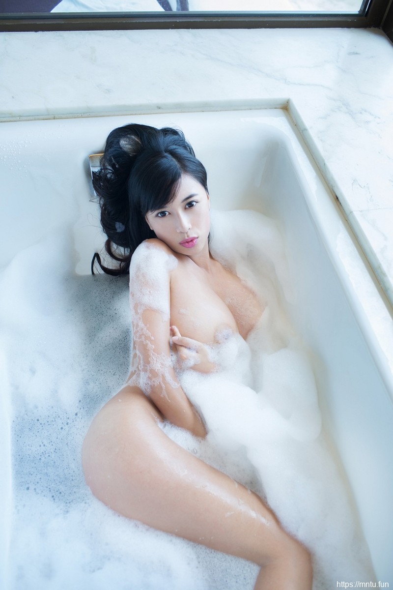 推女郎41期黄可与泰迪熊诱惑写真