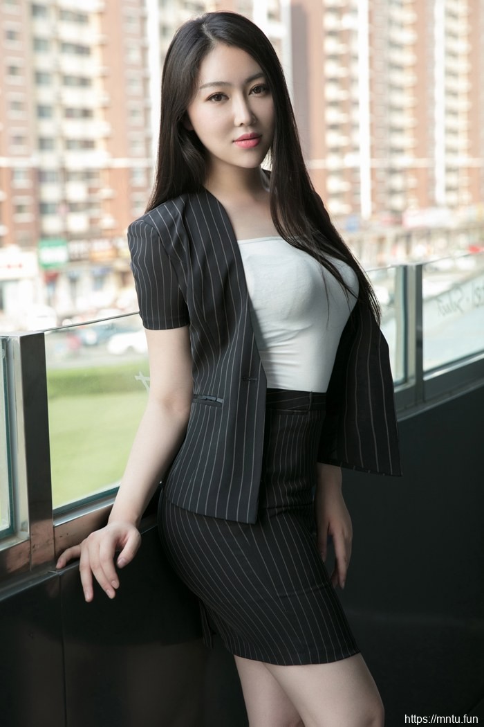 丰腴少妇馨露黑丝翘臀风韵犹存