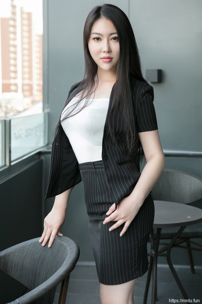 丰腴少妇馨露黑丝翘臀风韵犹存