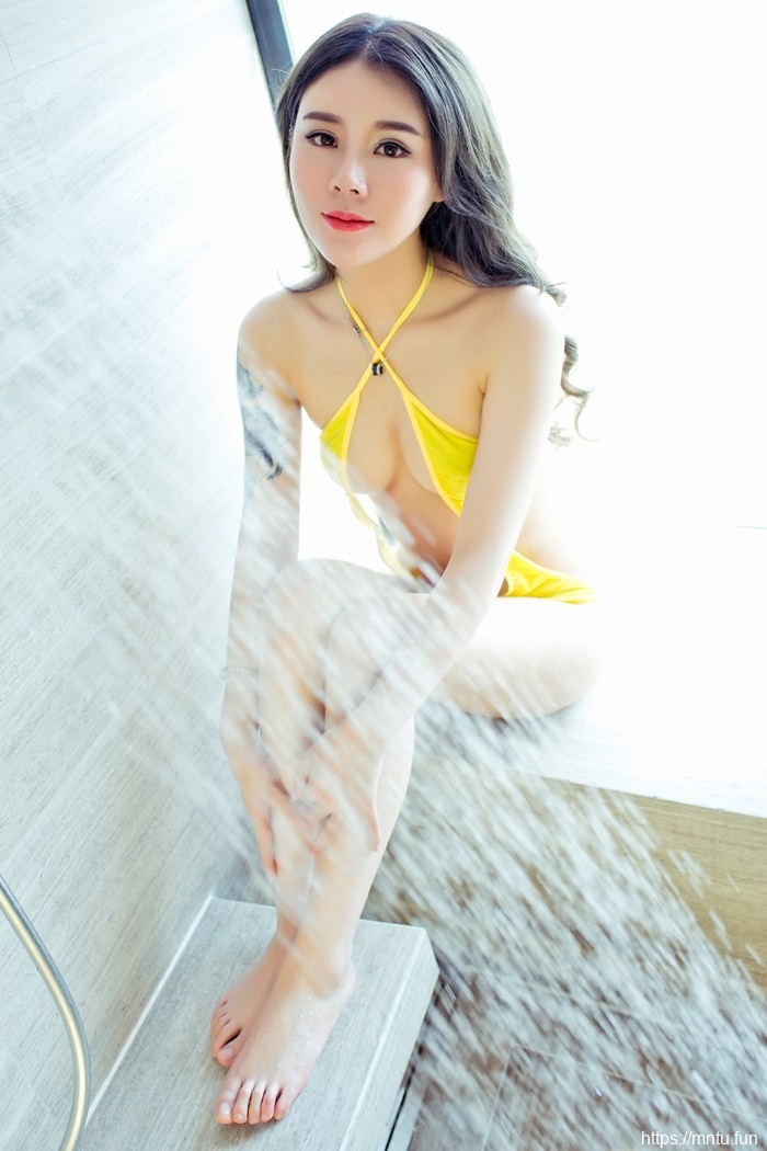 极品嫩模爱丽莎性感身材凹凸诱惑