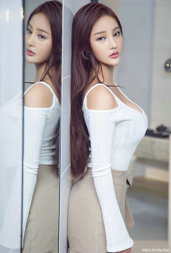 嫩模刘曦莹丰满气质妩媚写真图片