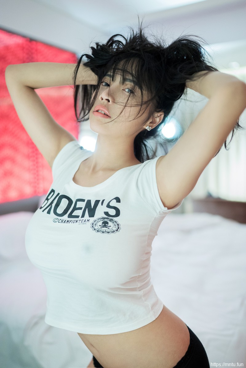 推女郎74期林萌萌巨乳诱惑