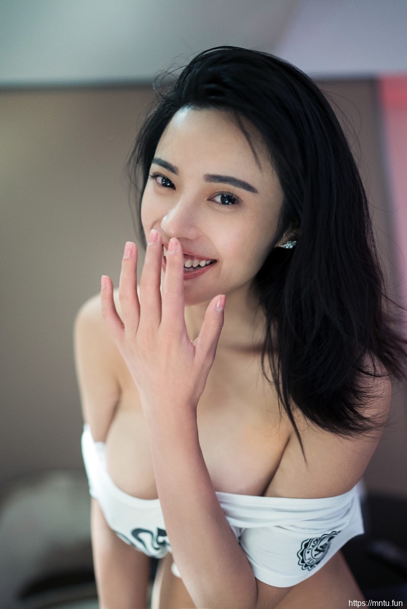 推女郎74期林萌萌巨乳诱惑