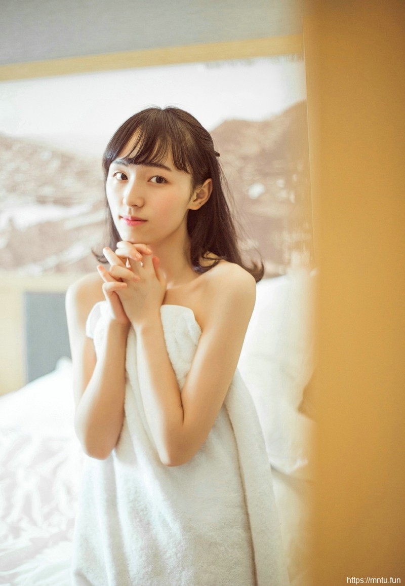私房浴巾少女素颜白嫩美肤诱人
