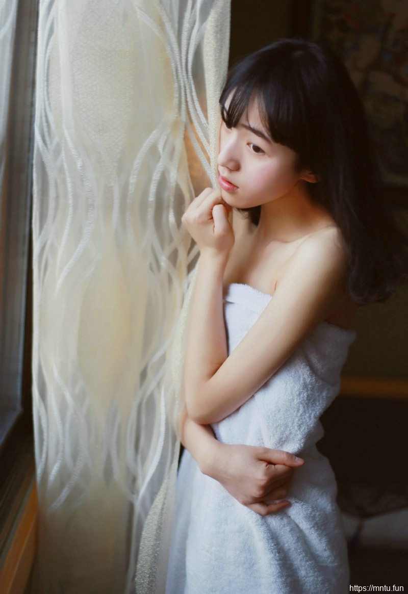 私房浴巾少女素颜白嫩美肤诱人