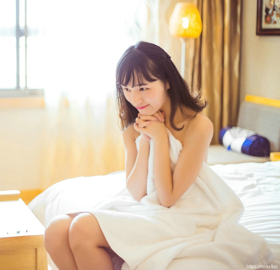 私房浴巾少女素颜白嫩美肤诱人