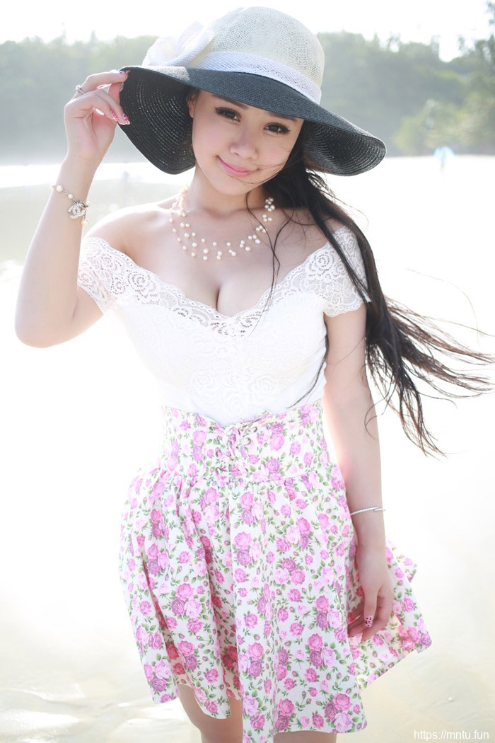 嫩模可儿大胸性感诱惑美女图片